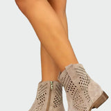 Перфорирани Ботуши В Стил