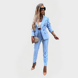 Костюм със Златни Копчета