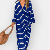 Рокля С Течен Силует