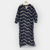 Рокля С Течен Силует