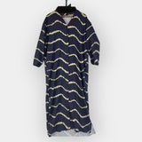 Рокля С Течен Силует