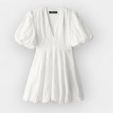 Бяла Ленена Рокля Дишаща