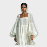 Шелкова Рокля със Силует