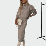 Рокля и Пуловер с Яка