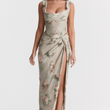 Рокля с Висок Разрез